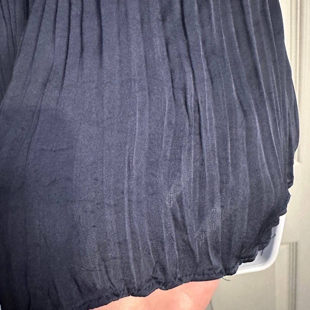 Vince Flutter Sleeve Crushed Satin Top size large Navy - Picture 6 of 14
